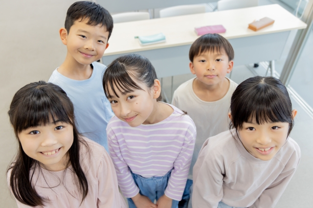 子供がいじめられている